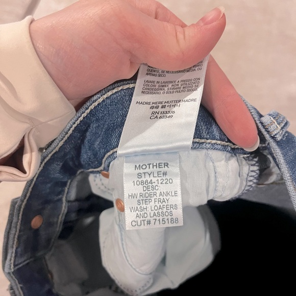 Mother Denim High Waisted Rider Ankle Step Fray
Wash: Loafers And Lassos 26 - Picture 7 of 8